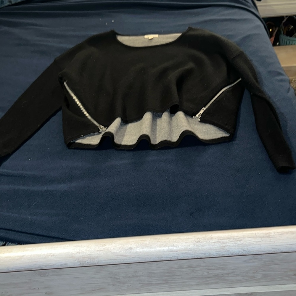 Silence & Noise Black & Gray Sweater Size S